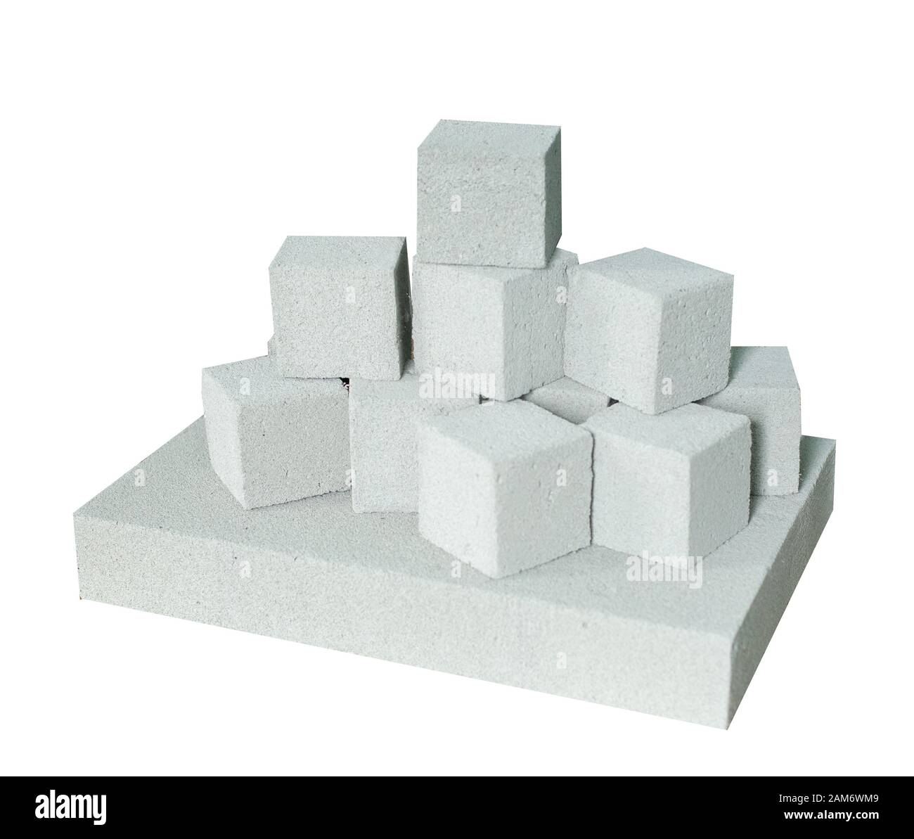 Struttura leggera in mattoni isolata su bianco. Blocco leggero in gesso espanso isolato su bianco Foto Stock