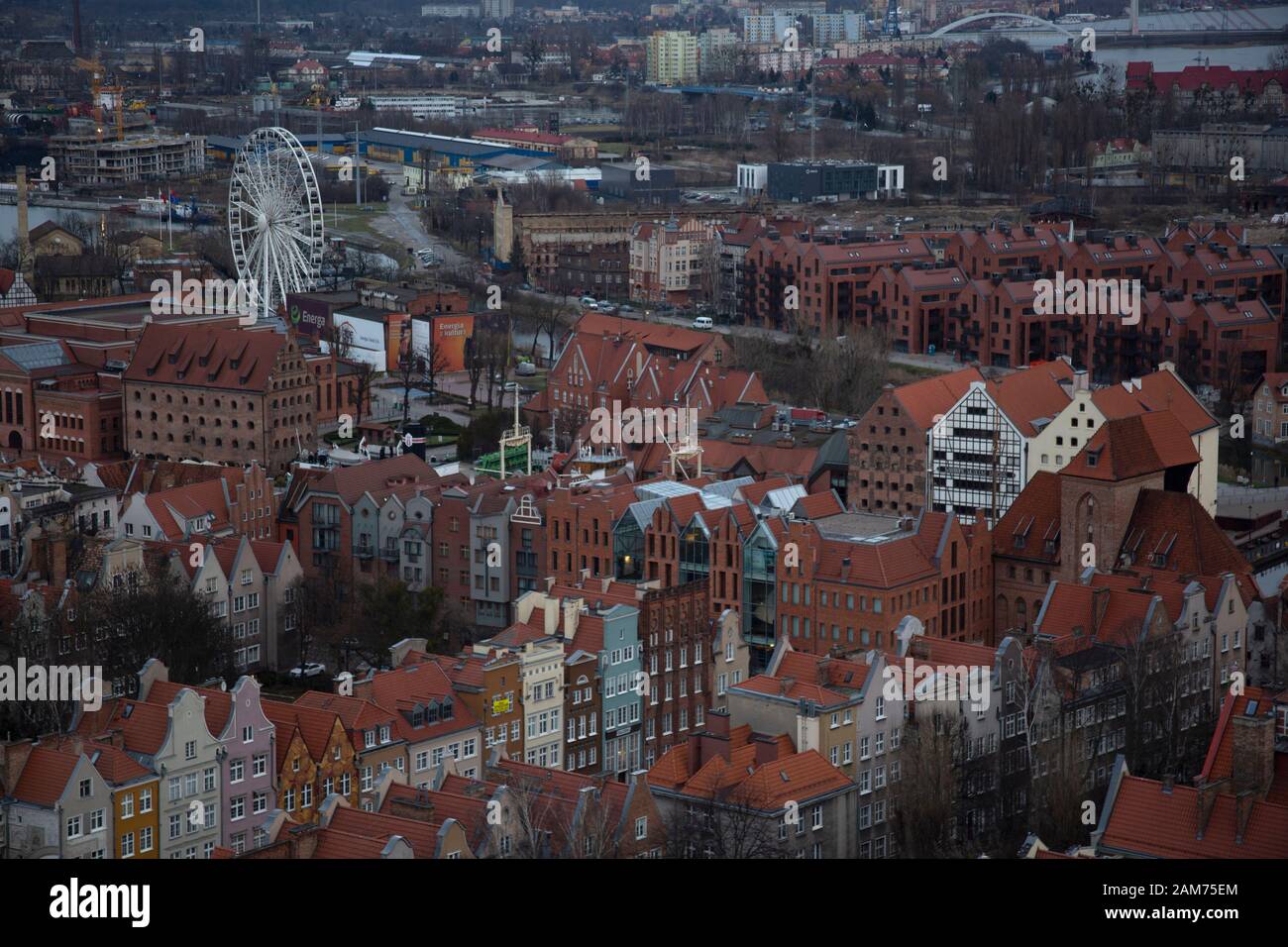 Vista su Danzica dalla cima della torre della chiesa di Santa Maria, Gdansk, Polonia Foto Stock