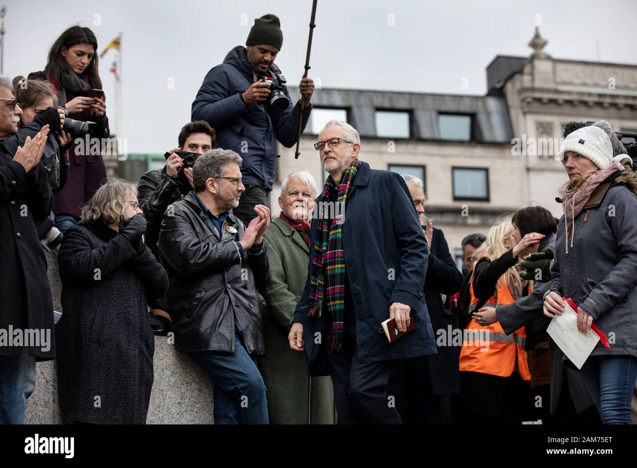 Protesta di 'Stop The War' a sostegno della manifestazione 'No War on Iran' e dei discorsi fatti da Jeremy Corbyn, leader del Partito Laburista, Trafalgar Square. Foto Stock