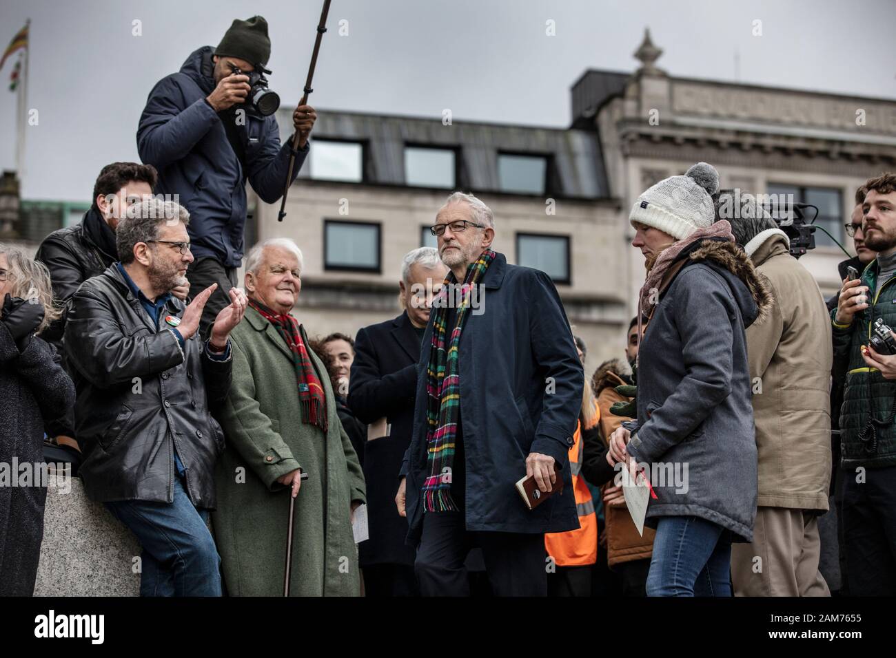 Protesta di 'Stop The War' a sostegno della manifestazione 'No War on Iran' e dei discorsi fatti da Jeremy Corbyn, leader del Partito Laburista, Trafalgar Square. Foto Stock