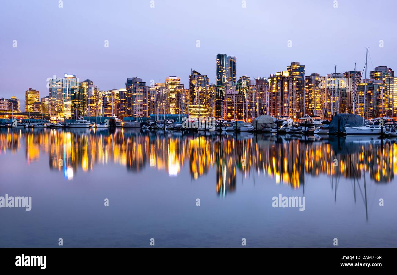 Lo skyline di Vancouver con waterfront Foto Stock