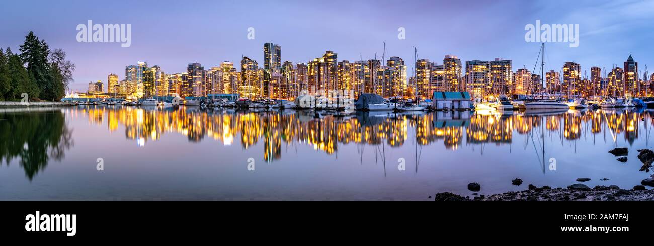 Lo skyline di Vancouver con waterfront Foto Stock