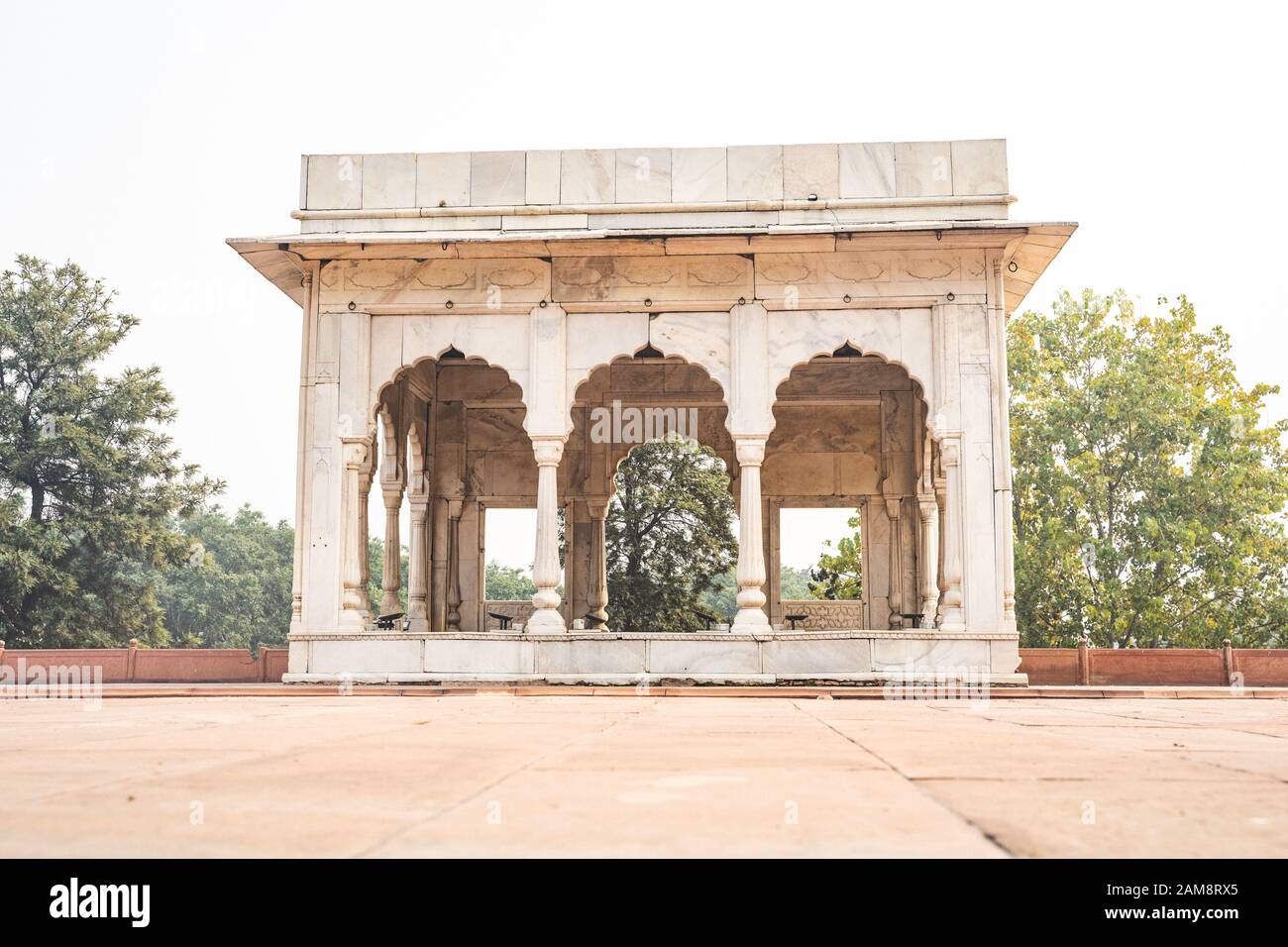 Edificio all'interno del complesso del Forte Rosso in Delhi India Foto Stock