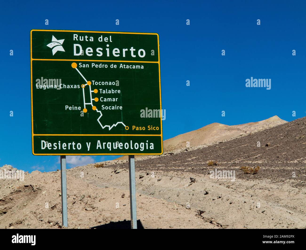 Paesaggio sul deserto di Atacama subito dopo essere entrato in Cile venendo da Paso Sico sul confine Argentina, Antofagasta, Cile Foto Stock