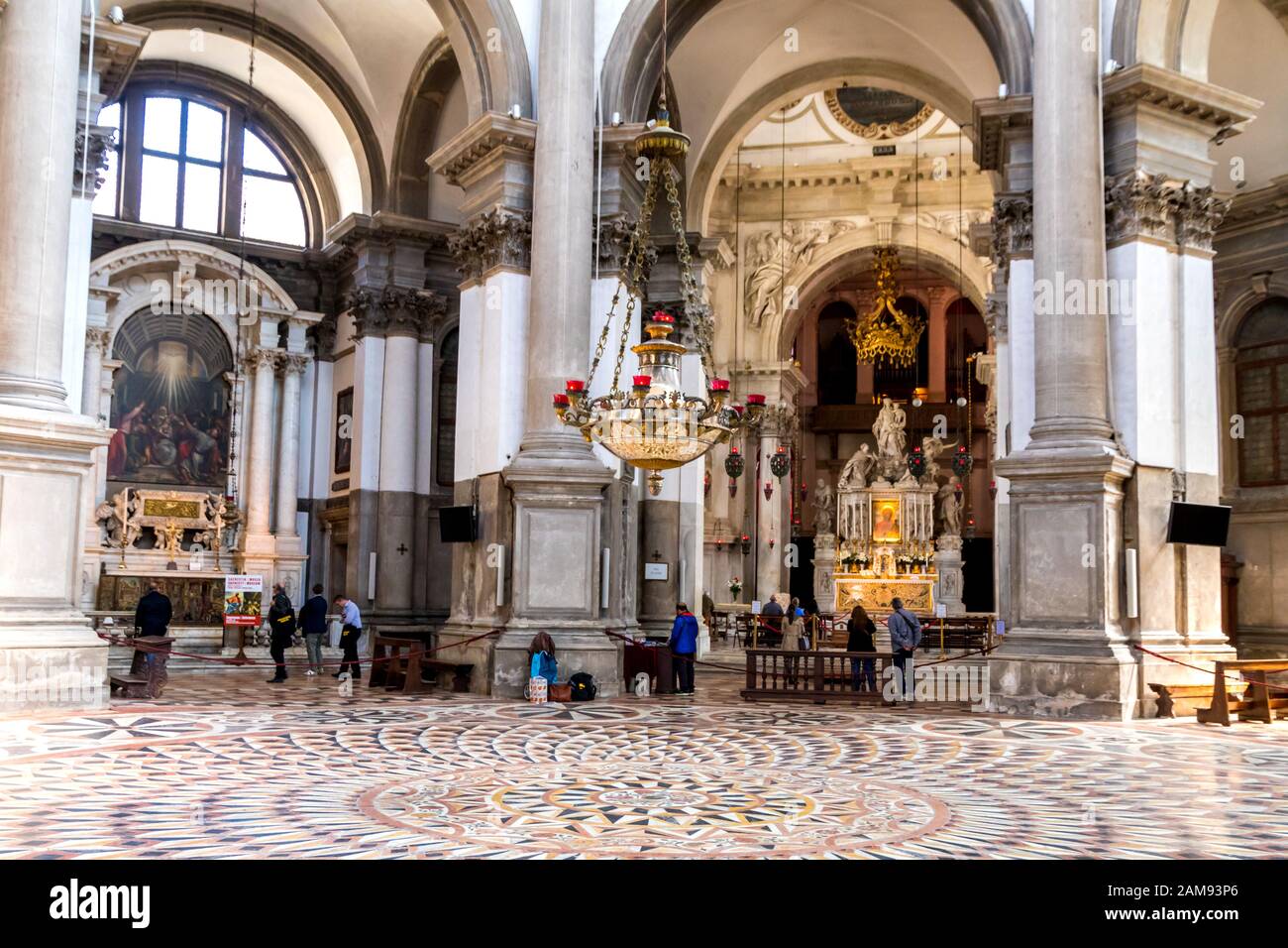 L'interno della Basilica di Santa Maria della Salute Venezia Italia Foto Stock