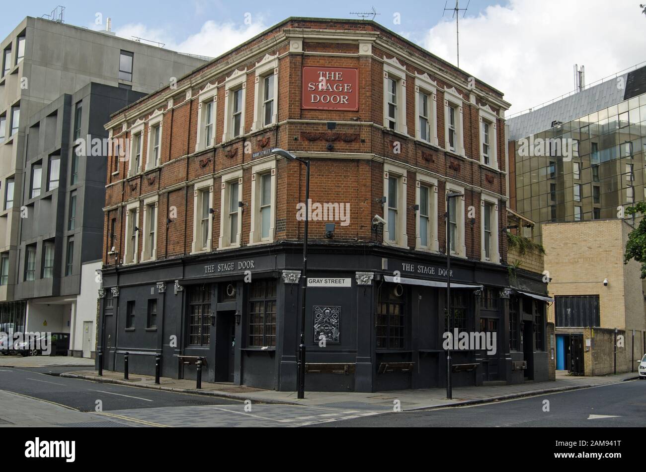 Londra, Regno Unito - 20 luglio 2019: La storica casa pubblica Stage Door nel quartiere Waterloo di Southwark, Londra sud. C'è stato un pub in questo posto a sedere Foto Stock