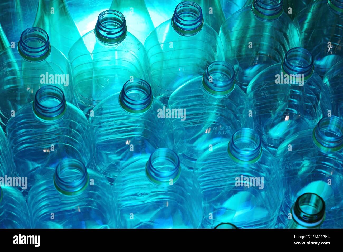 riciclaggio di bottiglie di plastica e selezione selettiva Foto Stock