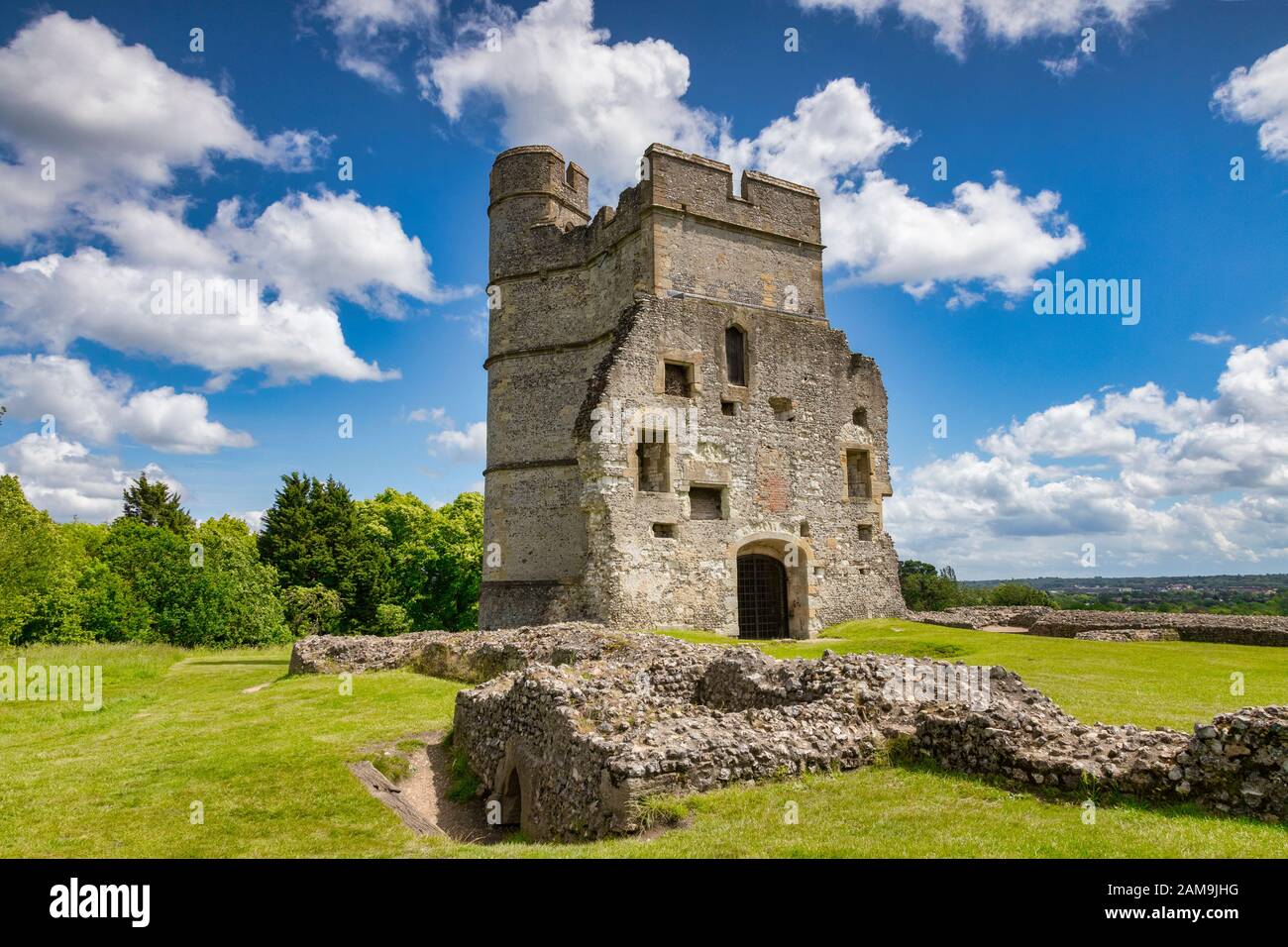 Castello di Donnington, Newbury, Berkshire, Regno Unito , costruito nel 1386, in una luminosa giornata estiva. Foto Stock