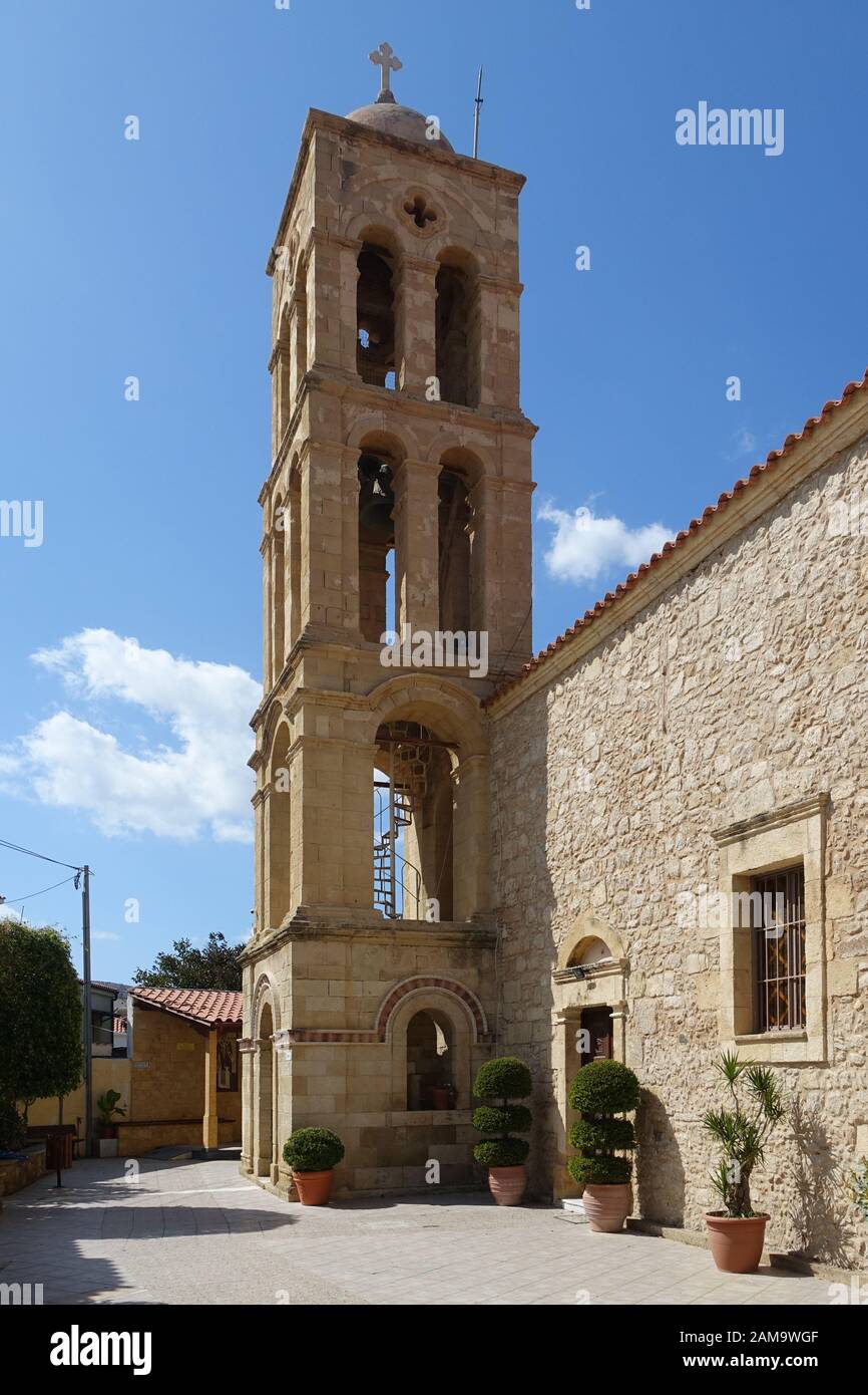 La torre e la torre campanaria, Chiesa di Kissamos, Creta, Grecia Foto Stock
