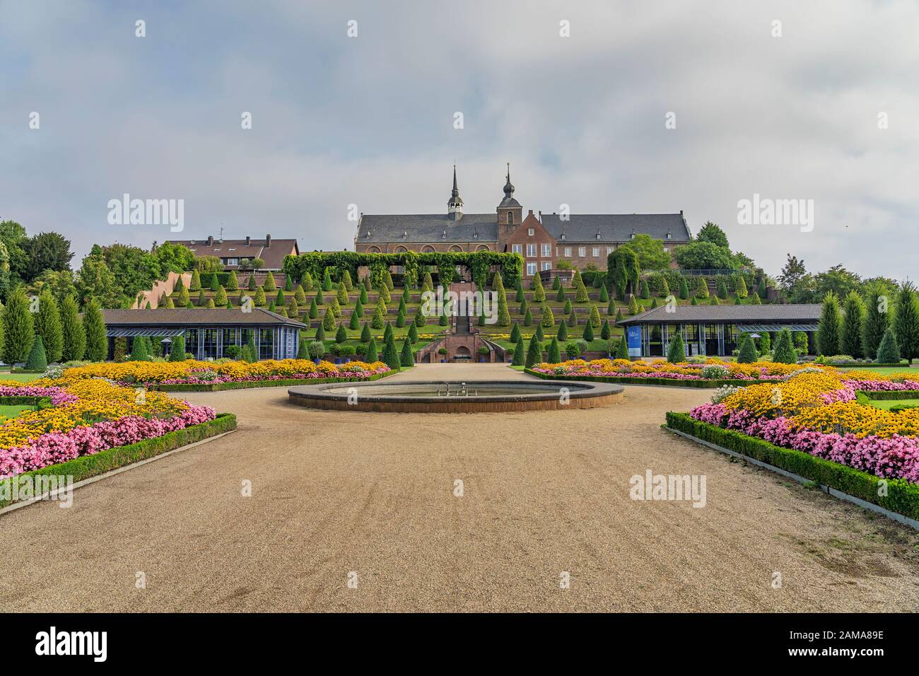 Kamp-Lintfort - Vista Della Chiesa Abbaziale Di Kamp Abbey, Fondata Nel 1123 , Renania Settentrionale-Vestfalia, Germania, Kamp-Lintfort, Foto Stock