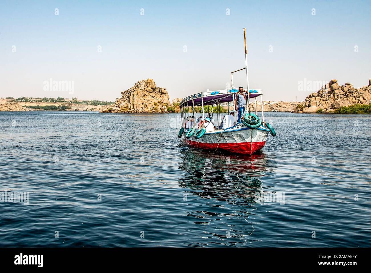 Marina Philae EGYPT 20.05.2018 Le barche Turistiche del tempio di Philea vicino all'isola di Agilkia l'UNESCO ha spostato il tempio a causa della costruzione del Th Foto Stock