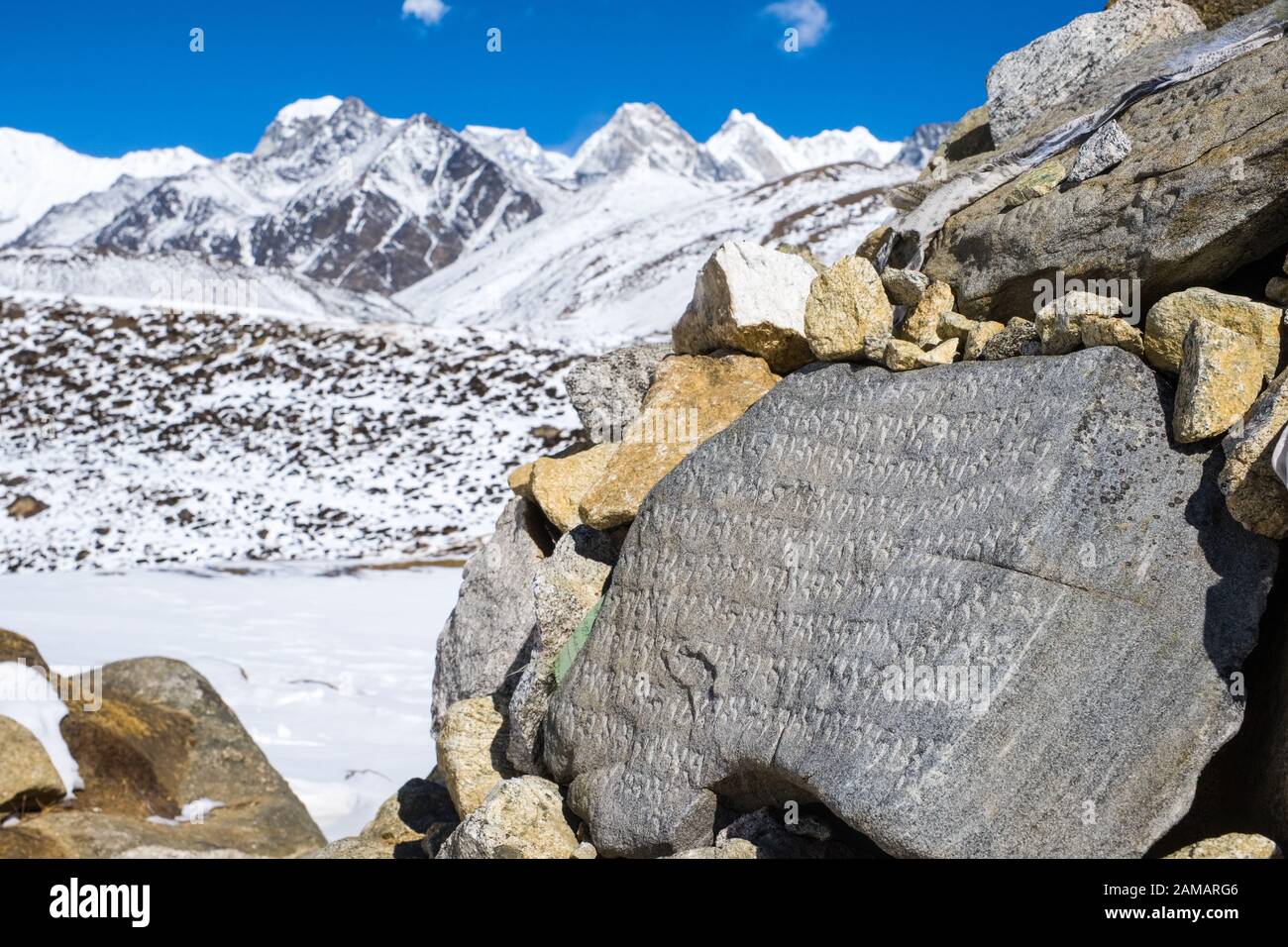 Mani Wall con mantra buddisti scolpiti, Khumbu, Nepal Foto Stock