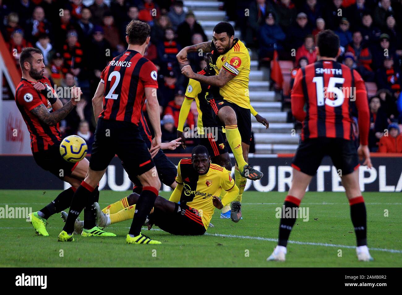 Bournemouth, Regno Unito. 12th Gen 2020. Troy Deeney di Watford (c) spara e segna il secondo gol della sua squadra. Partita della Premier League, AFC Bournemouth v Watford al Vitality Stadium di Bournemouth, Dorset domenica 12th gennaio 2020. Questa immagine può essere utilizzata solo per scopi editoriali. Solo uso editoriale, licenza richiesta per uso commerciale. Nessun utilizzo nelle scommesse, nei giochi o nelle singole pubblicazioni club/campionato/giocatore. PIC by Steffan Bowen/ Credit: Andrew Orchard sports photography/Alamy Live News Foto Stock