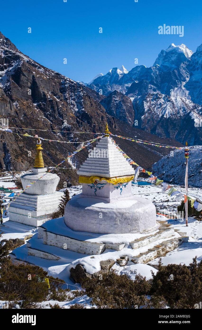Stupa / Chortens a Thame Gompa / monastero nel Khumbu, Nepal Foto Stock