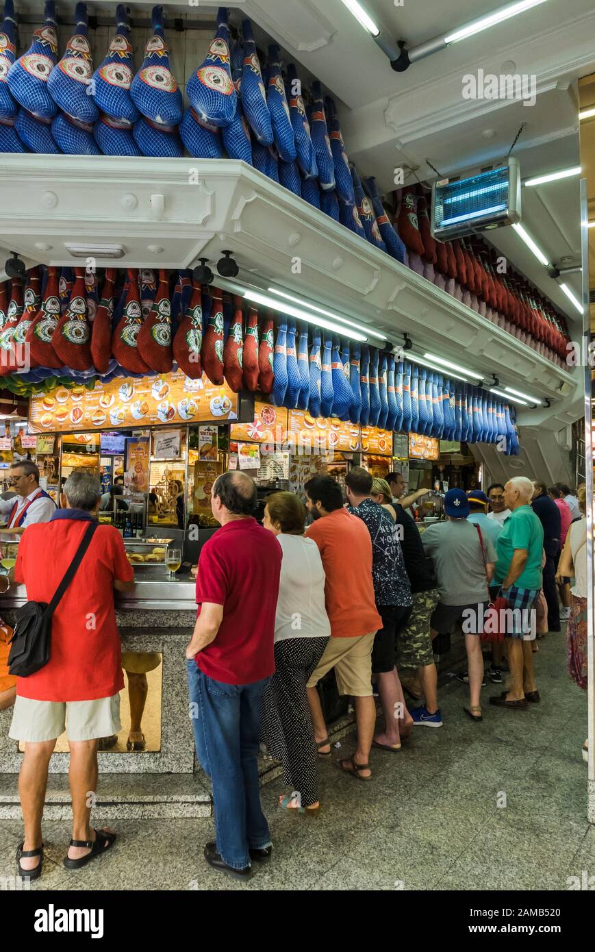 Un tipico Tapas bar a Madrid, Spagna Foto Stock