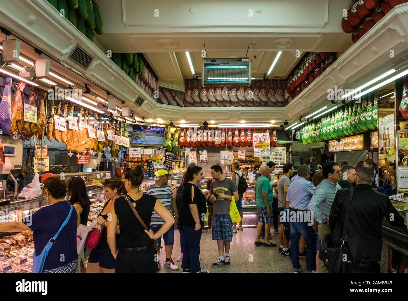 Un tipico Tapas bar a Madrid, Spagna Foto Stock