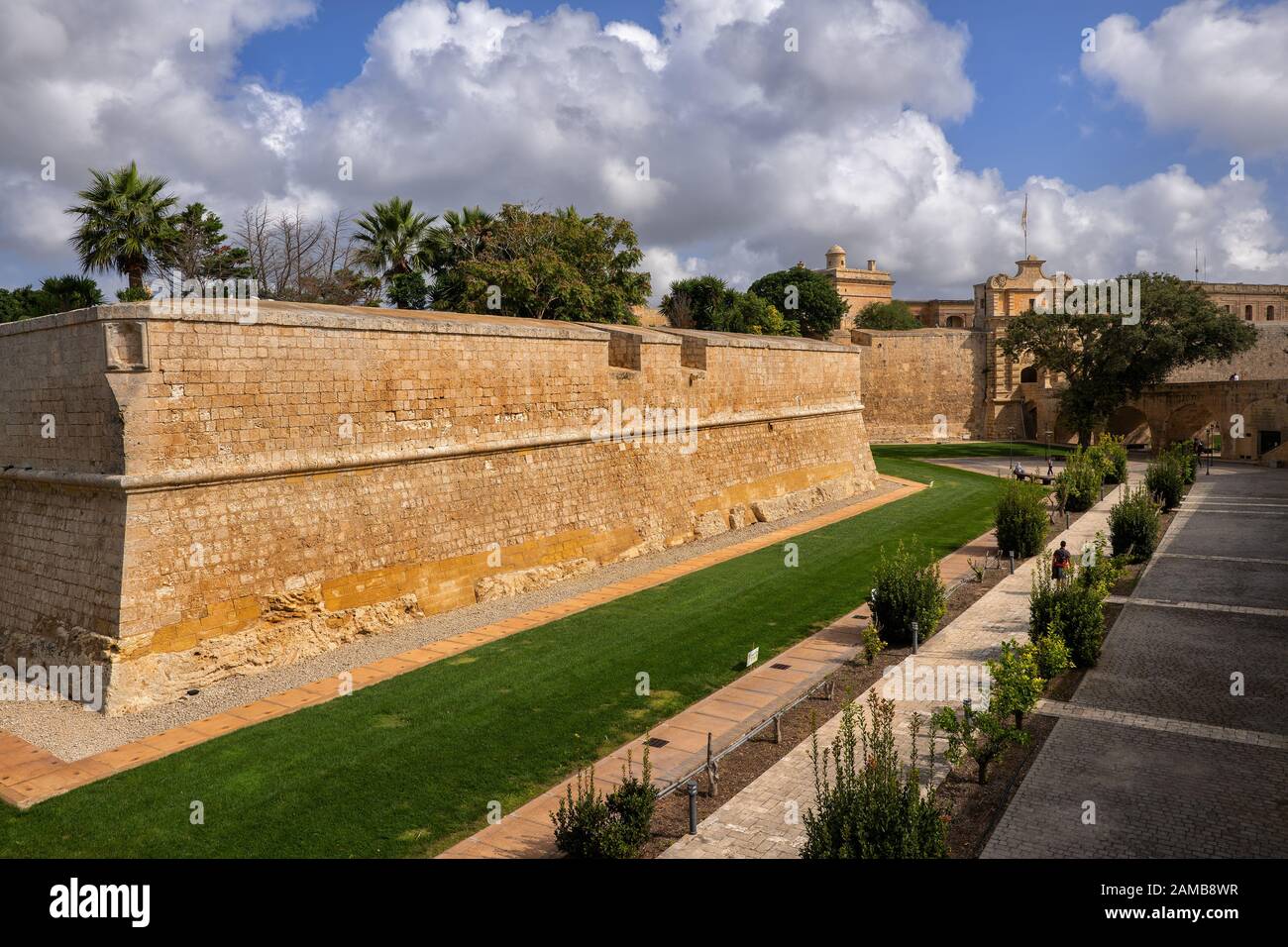 Muro di pietra difensiva a Mdina, Malta, fortificazione della Città silenziosa Foto Stock