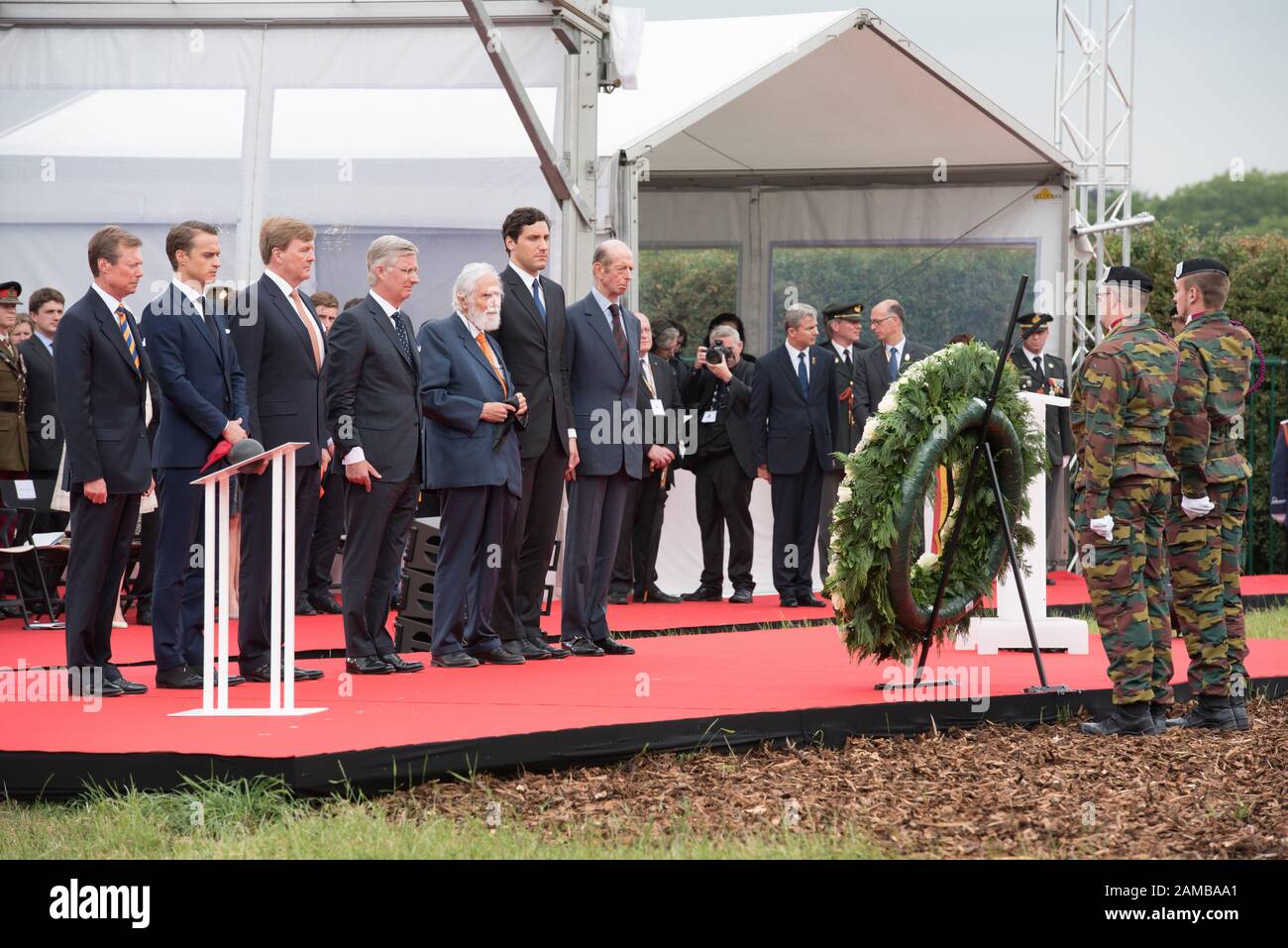 Lion'S Mound, Waterloo Battle Site, Belgio. 18th giugno 2015. Dignitari di tutta Europa guidati dal Re e dalla Regina dei Belgi arrivano a t. Foto Stock