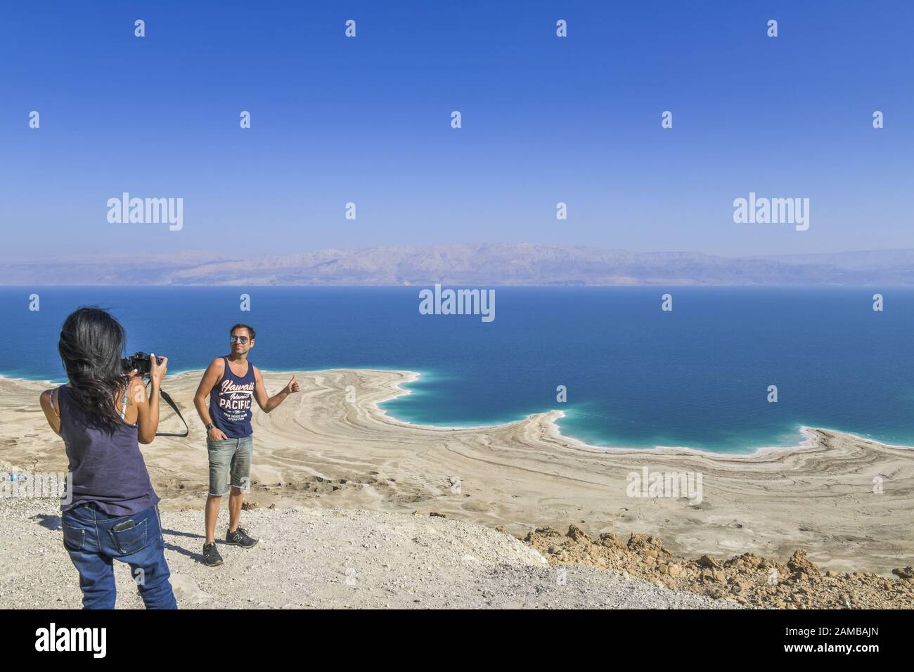 NESSUNA VERSIONE DEL MODELLO! - Touristen, Erinnerungsfoto, Nördliches Totes Meer Nahe Mitzpe Shalem, Israele Foto Stock