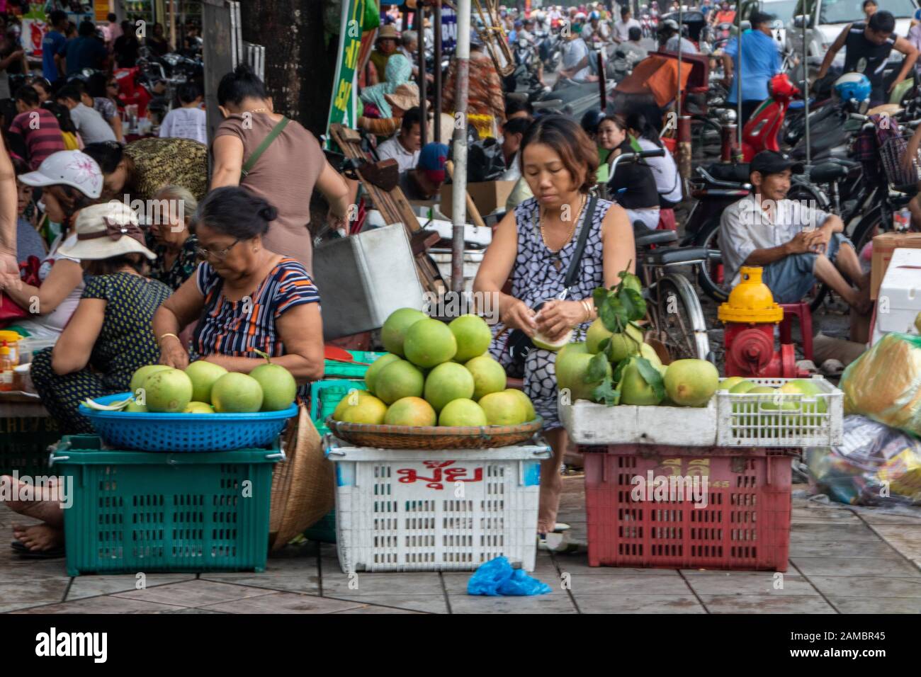 A Hue - Vietnam - L'agosto 2019 - mercato di Dong Ba, il mercato più antico della città di Hue Foto Stock