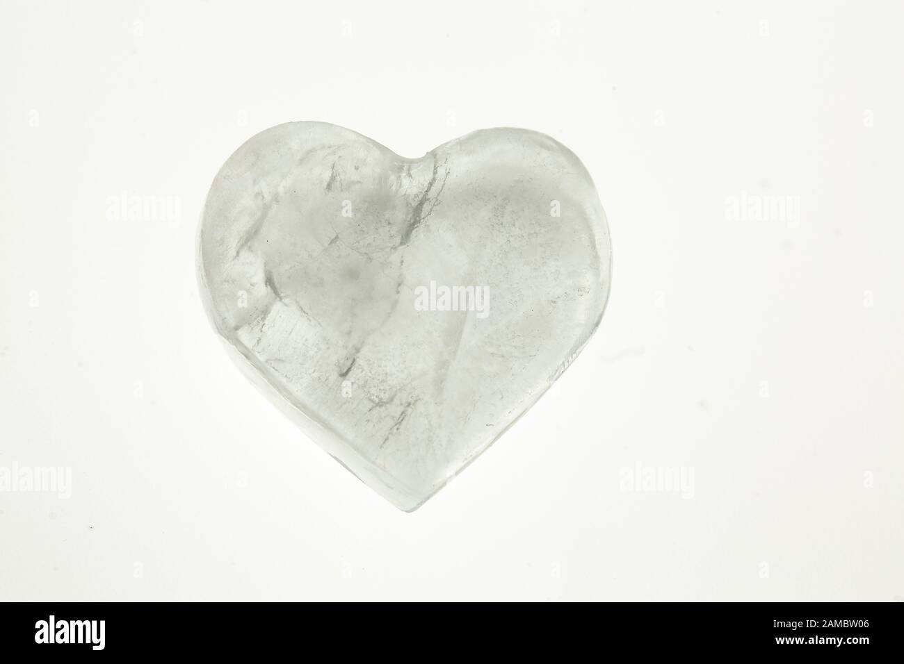 Cuori rosa, rosso e bianco con messaggi valentine nella scrittura del bambino Foto Stock