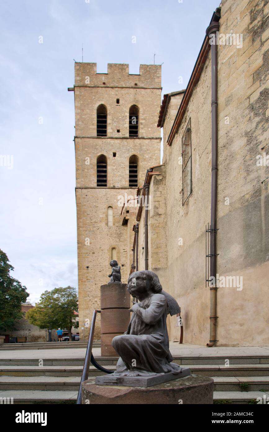 Angel di fronte al campanile di Argeles sur Mer Foto Stock