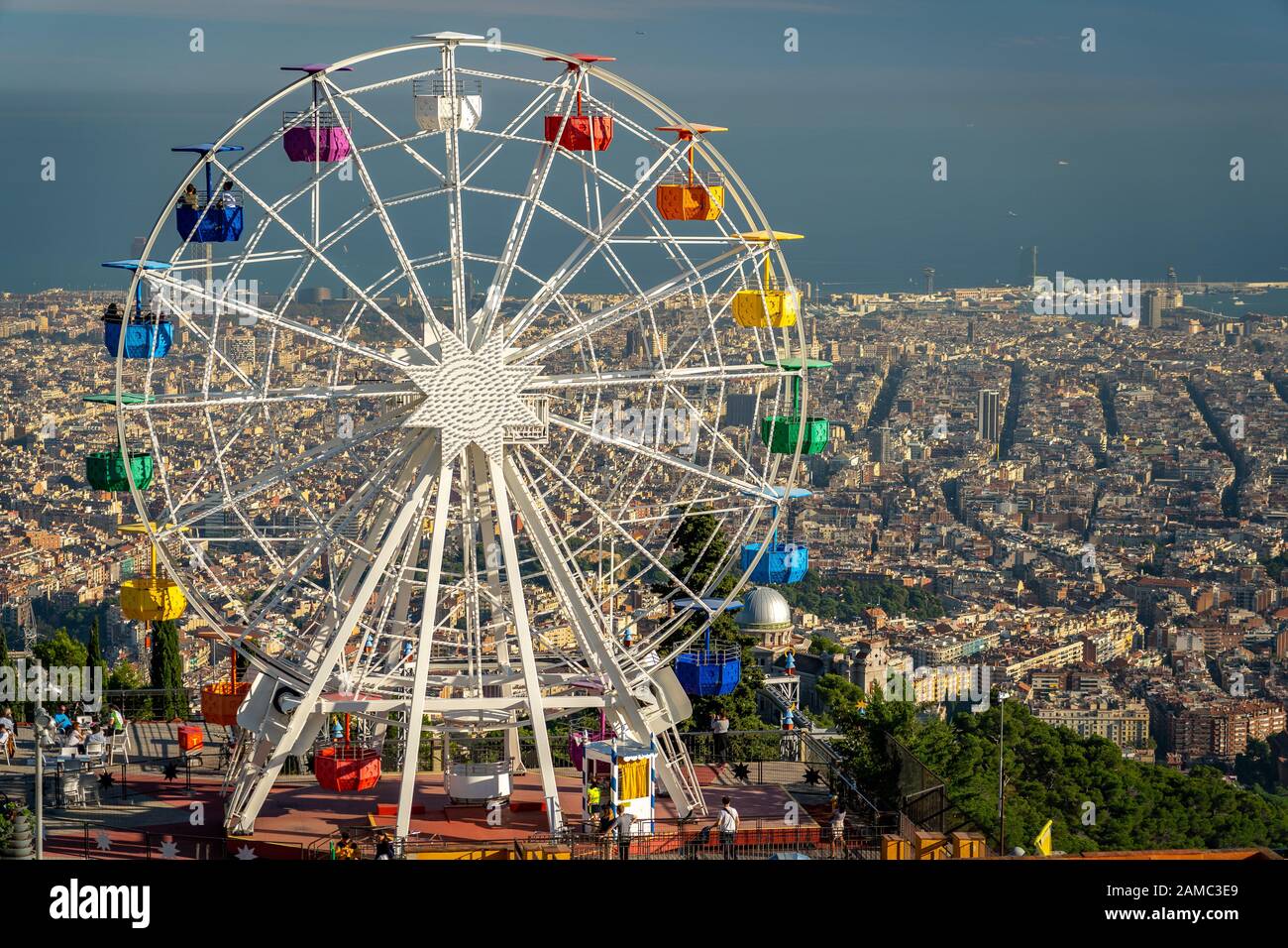 Barcellona, Spagna - una corsa in traghetto nel Parco Divertimenti Tibidabo Foto Stock