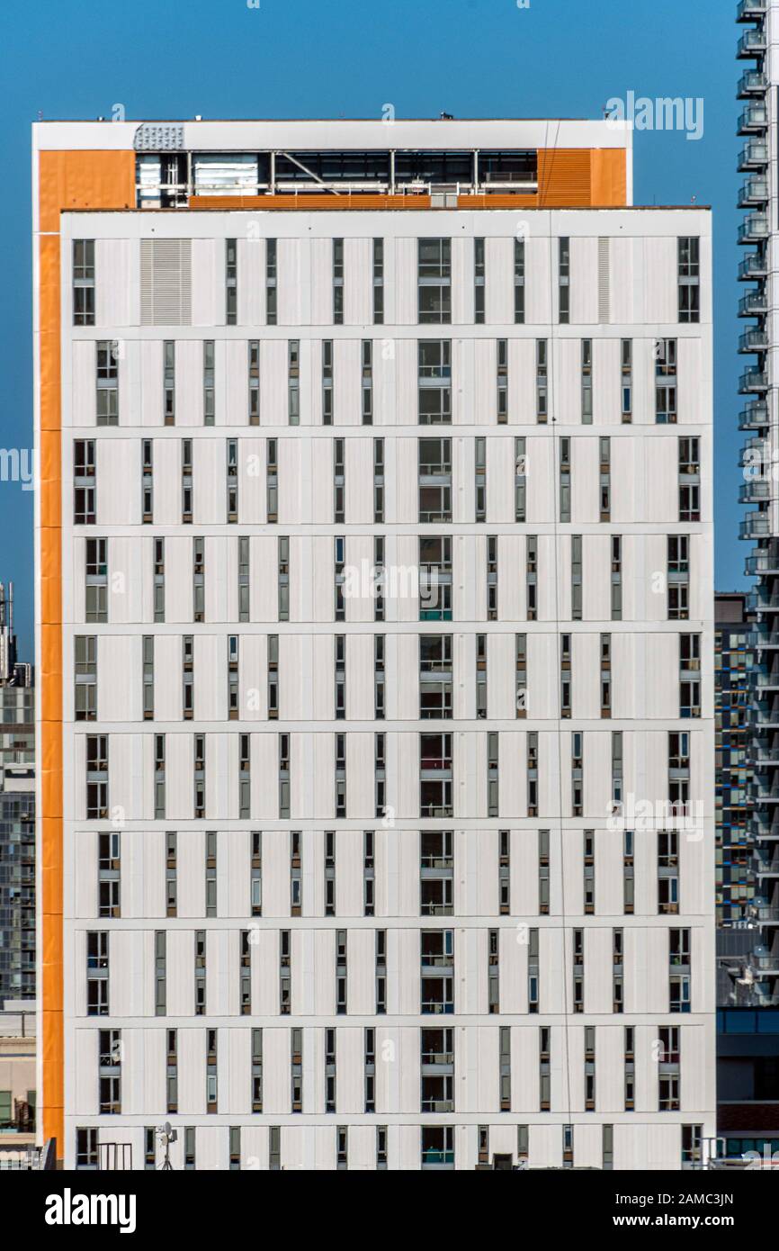 Facciata di un edificio residenziale a Toronto Foto Stock