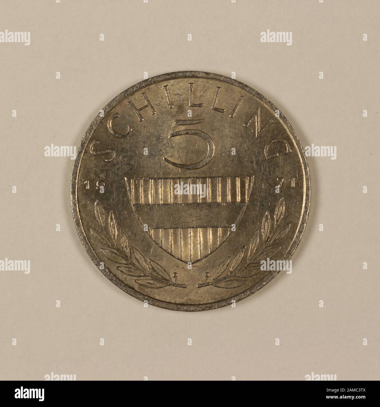 Vorderseite einer ehemaligen Österreichischen 5 Schilling Münze Foto Stock
