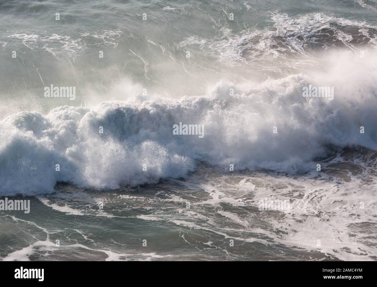 Dettaglio delle onde a Kynance Cove, Cornovaglia Foto Stock