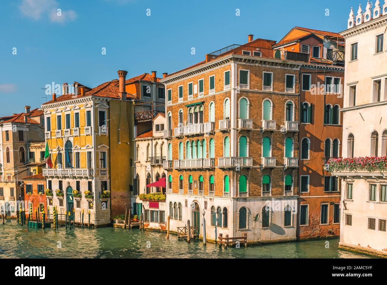 Canal Grande con belle facciate colorate di Venezia, Italia, Veneto Foto Stock