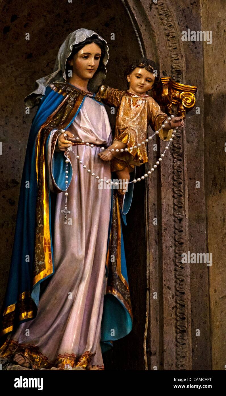 Statua di Madre Maria e Gesù nella Basilica Di Nostra Signora di Zapopan Foto Stock