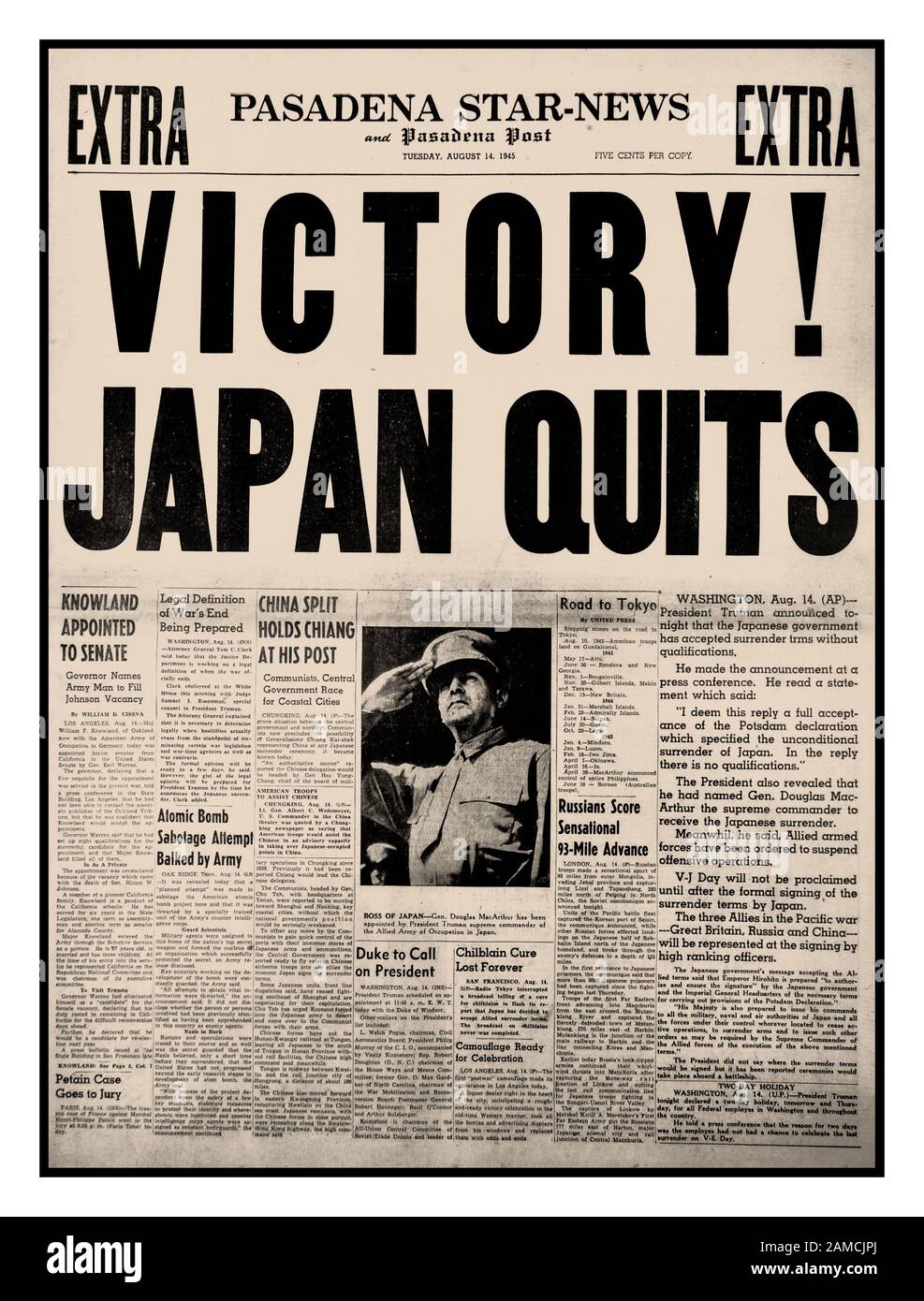 'Victory JAPAN QUITS' WW2 seconda guerra mondiale il Giappone Rinuncia al 14 agosto 1945 Titolo Del Giornale Pasadena Star-News.. E Pasadena Post….’VICTORY! IL GIAPPONE ESCE» Foto Stock