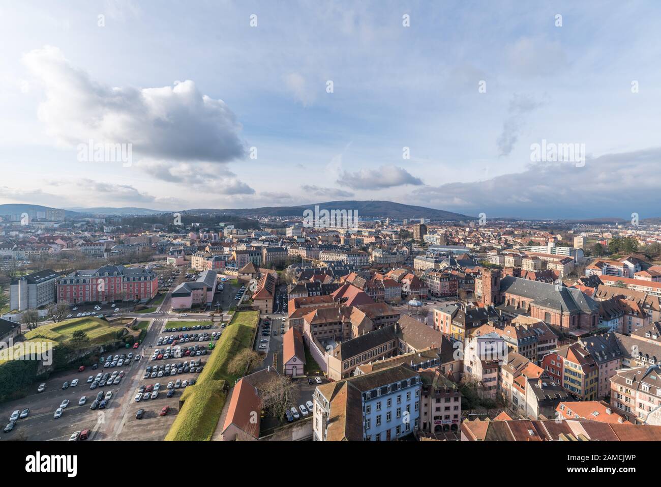 Vista aerea del paesaggio urbano di Belfort dal Castello di Belfort Foto Stock