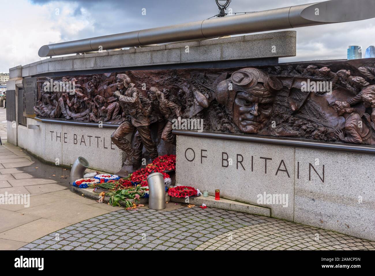 La scultura commemorativa della Battaglia di Gran Bretagna Monument sull'Embankment Victoria a Westminster, Londra, Inghilterra, Regno Unito Foto Stock