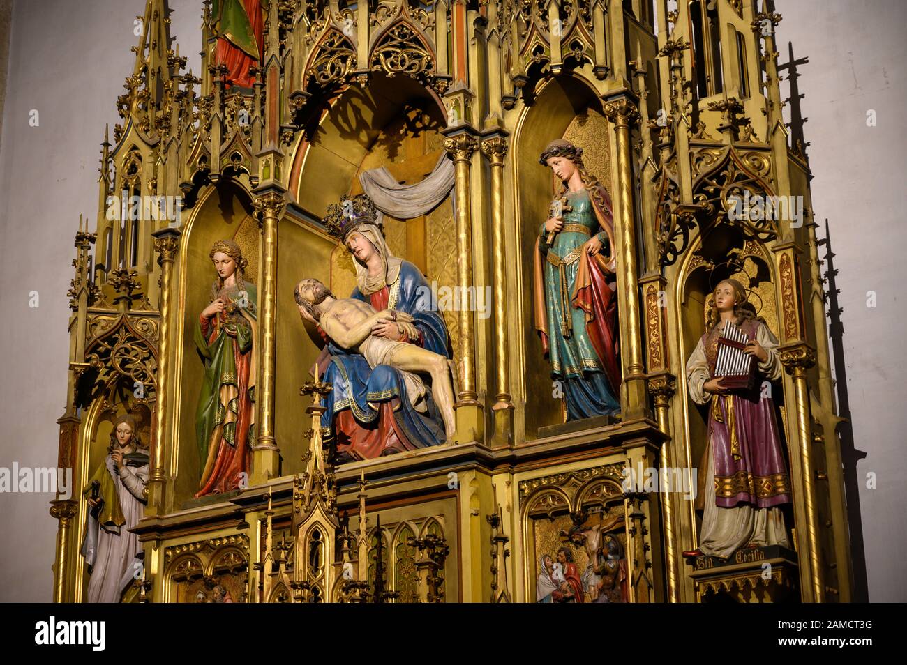 La Pieta – la Vergine Maria Addolorata, che tiene il suo Figlio morto Gesù Cristo nelle sue braccia. Cattedrale Di San Martino, Bratislava, Slovacchia. Foto Stock