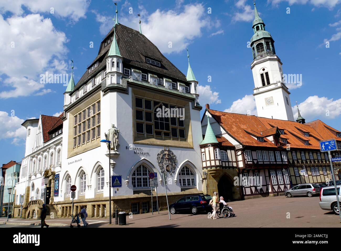Bomann-Museum, im Hintergrund die Stadtkirche, Celle, Niedersachsen, Deutschland Foto Stock