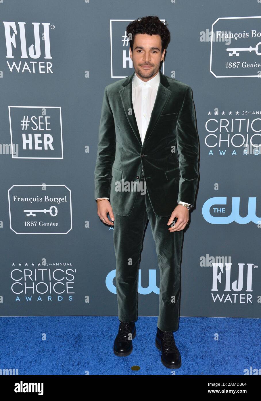 Santa Monica, Stati Uniti. 12th Gen 2020. SANTA MONICA, STATI UNITI. 12 gennaio 2020: Christopher Abbott al 25th Annual Critics' Choice Awards al Barker Hangar di Santa Monica. Foto: Paul Smith/Caratteristuriflessh Credit: Paul Smith/Alamy Live News Foto Stock