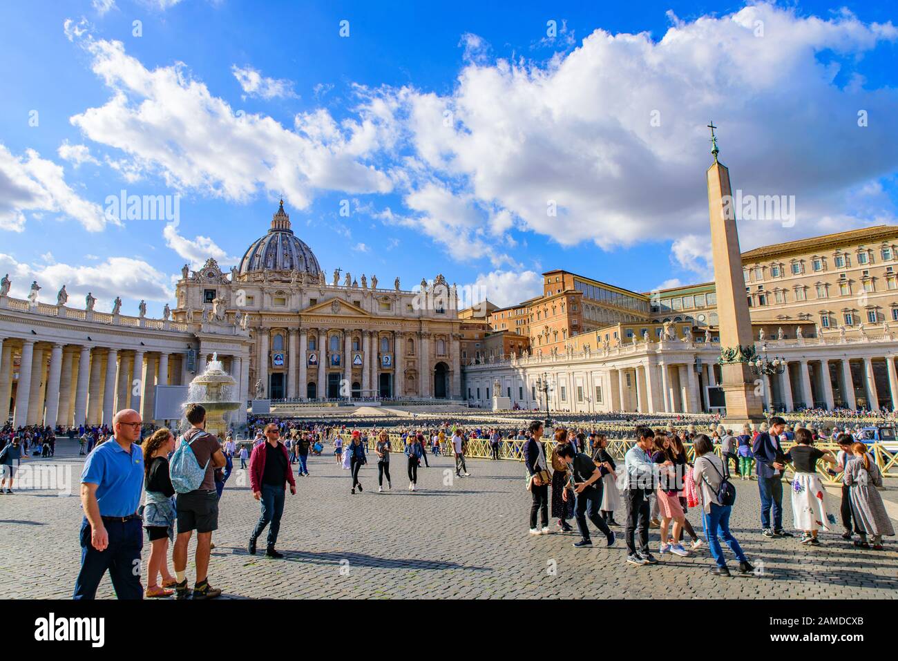 Basilica di San Pietro e Piazza della Città del Vaticano Foto Stock