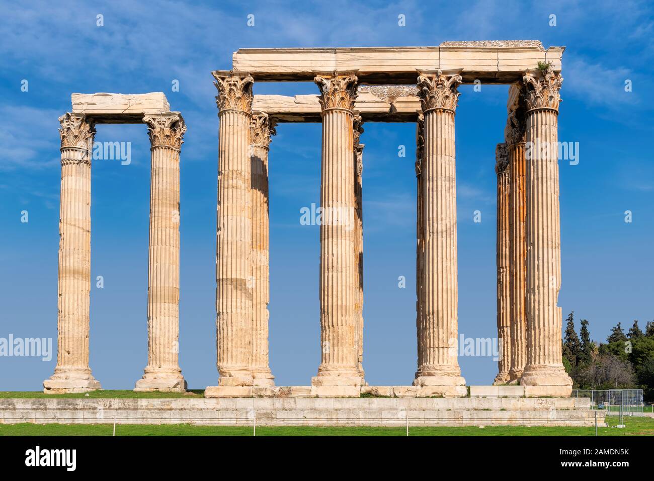 Antiche colonne rovine del Tempio di Zeus Olimpio ad Atene, Grecia. Foto Stock