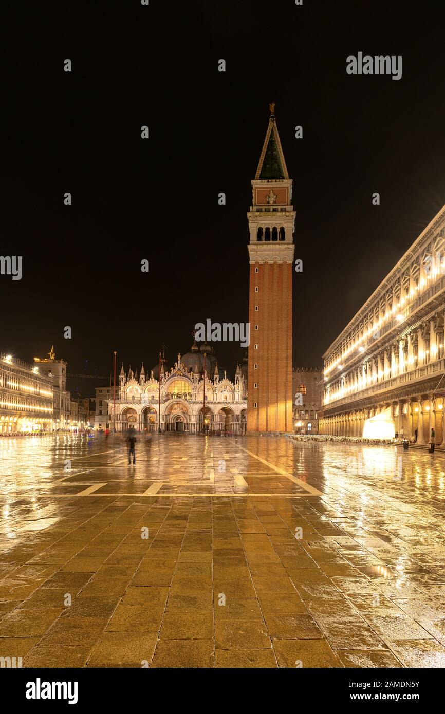 Piazza San Marco di notte, Venezia, Italia. Foto Stock