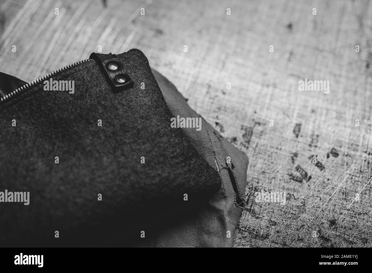 Fatte a mano in pelle e accessori in feltro esposti nel negozio Foto Stock