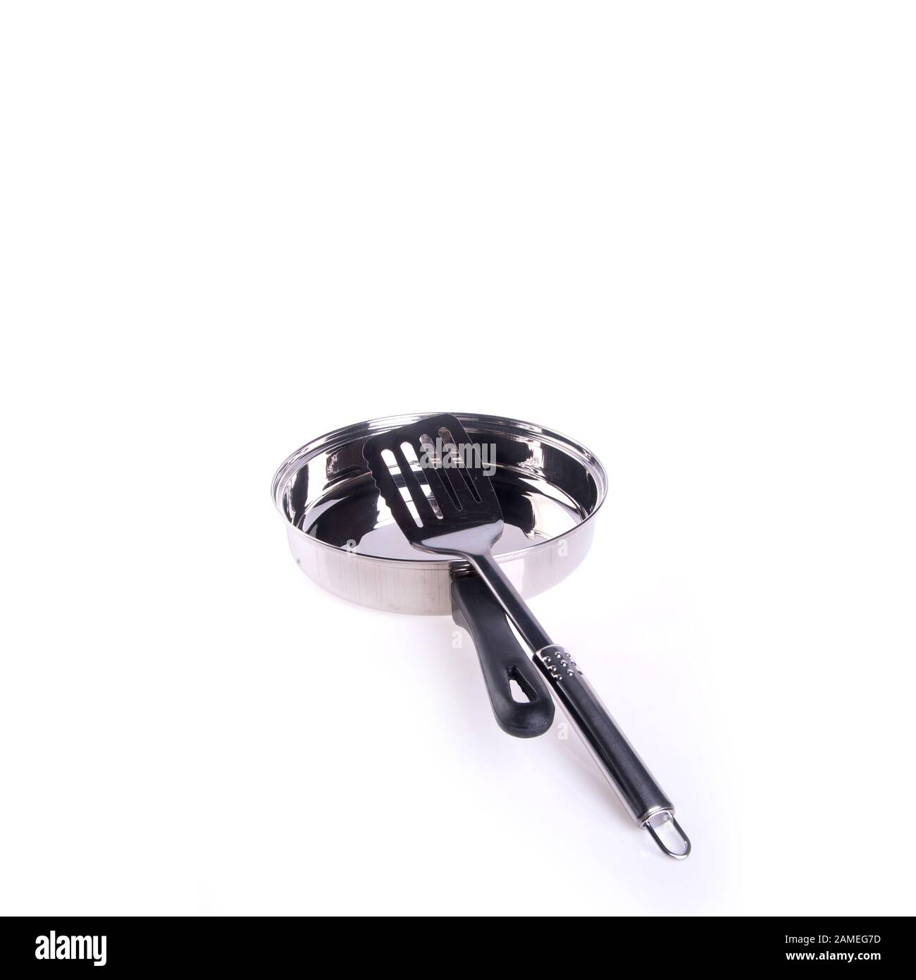 padella o padella in metallo su uno sfondo nuovo Foto Stock