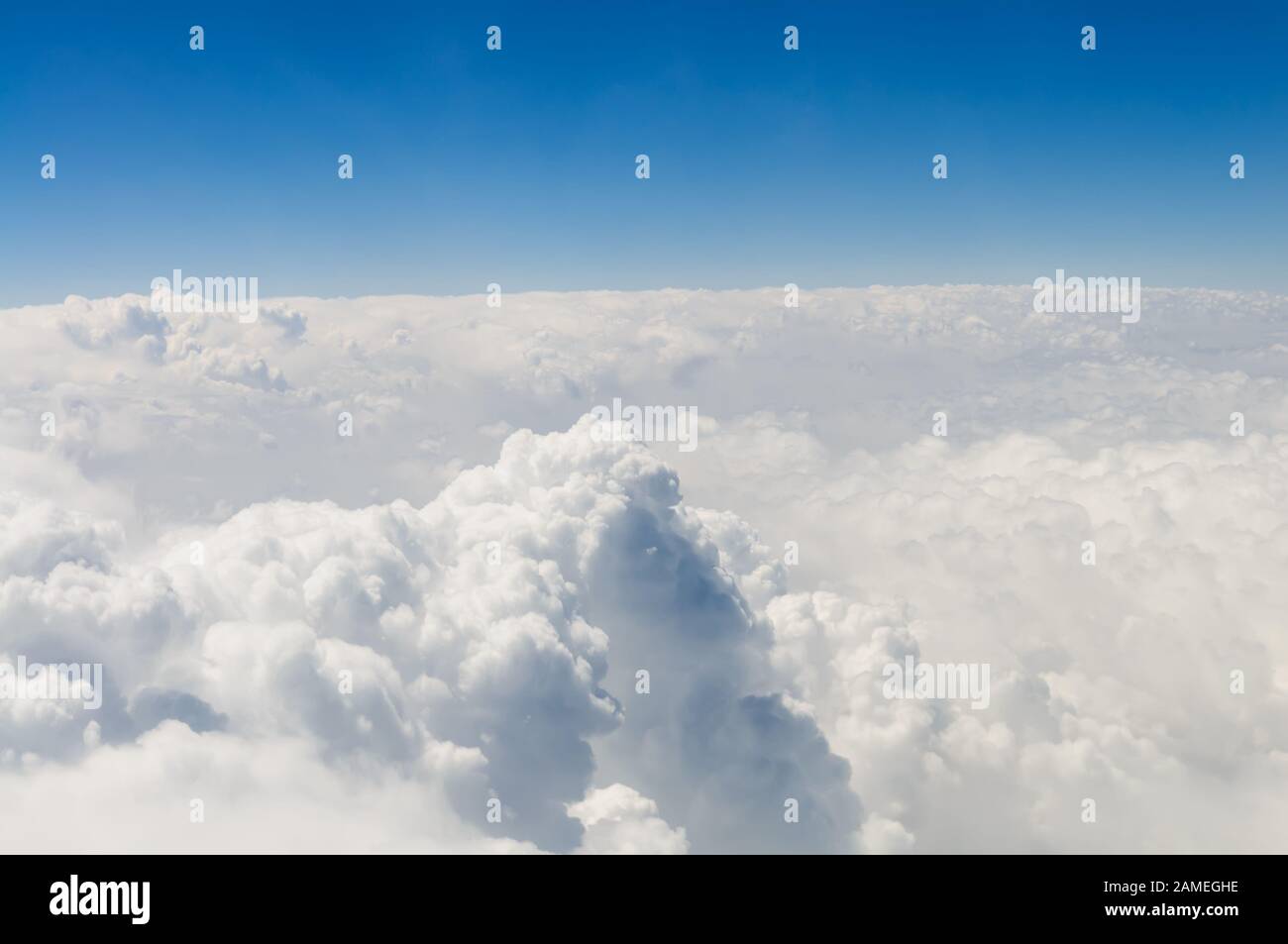 Vista dello stratosfera di cielo e nuvole Foto Stock