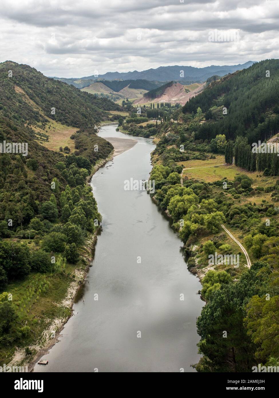 Whanganui fiume, guardando verso Pungarehu da Aramoana, Isola del Nord, Nuova Zelanda Foto Stock