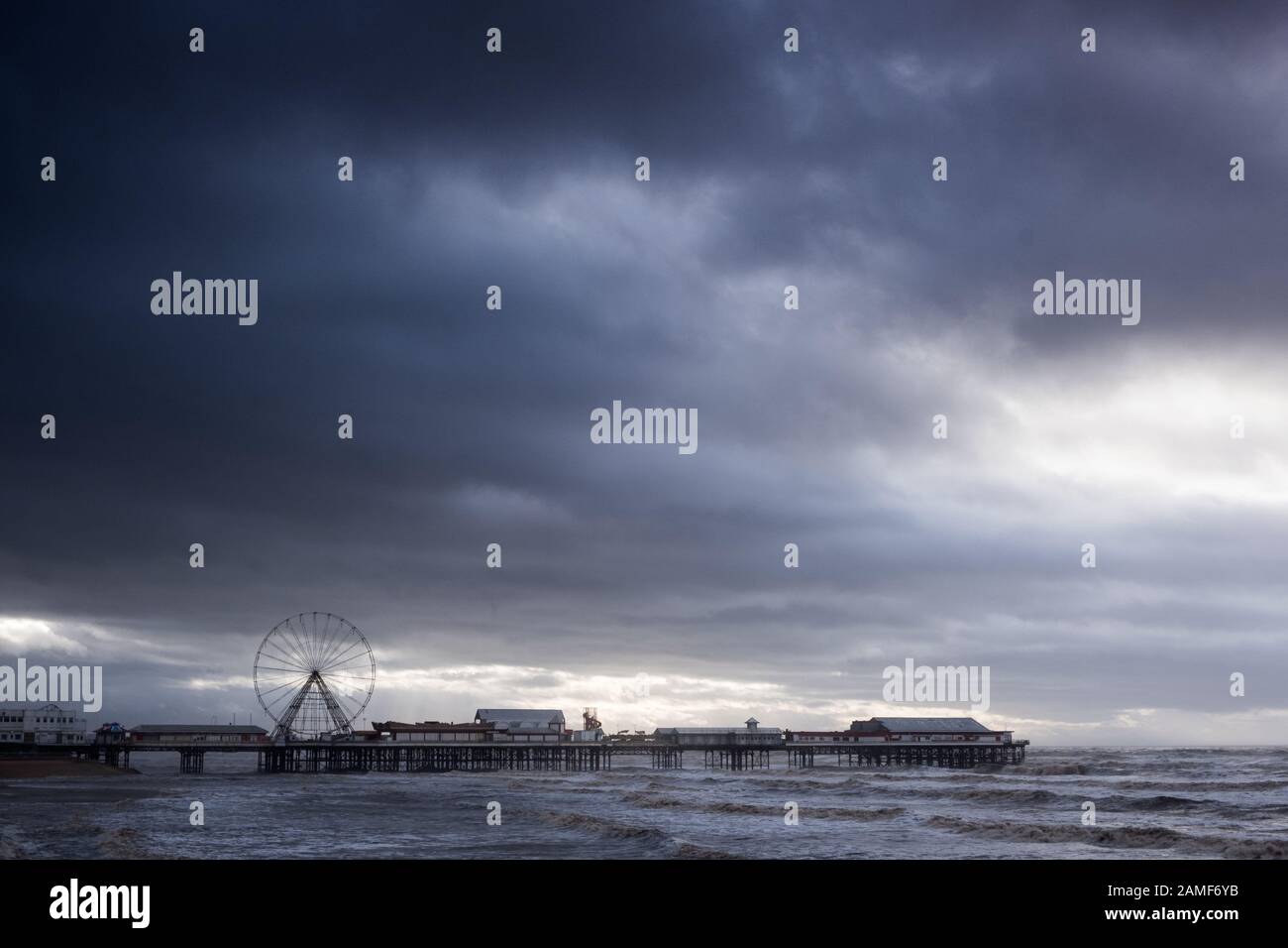 Blackpool il giorno degli inverni tempestosi Foto Stock