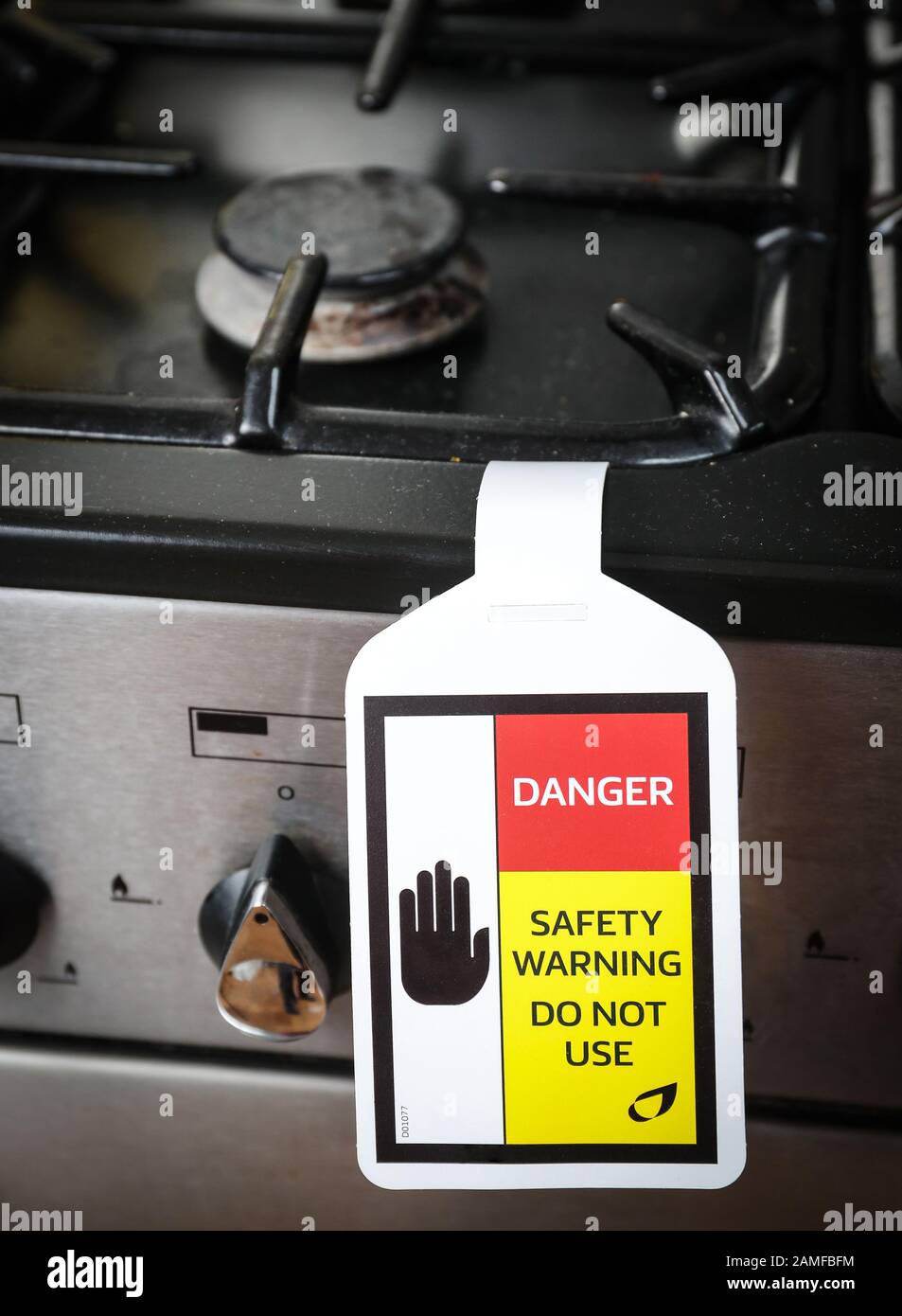 Segnale di avvertenza per la sicurezza del gas su un cuoci-gas difettoso Foto Stock
