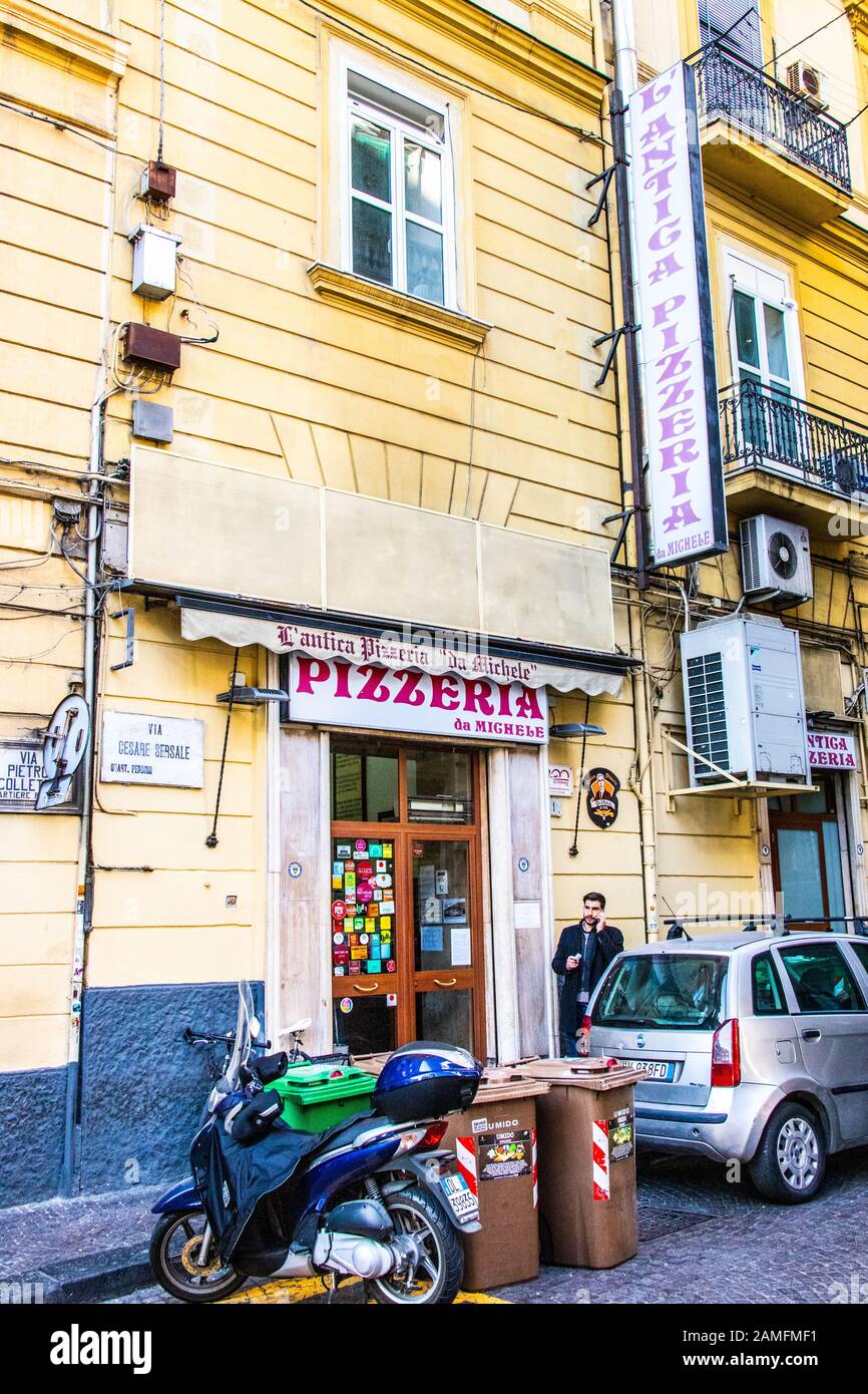 Pizzeria Da Michele, Napoli, Italia Foto Stock
