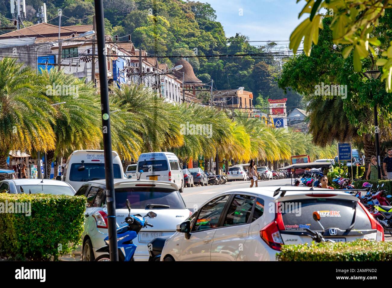 Krabi town, Tailandia - 23 Novembre 2019: Ao Nang Beach area in Krabi town, Thailandia. Foto Stock