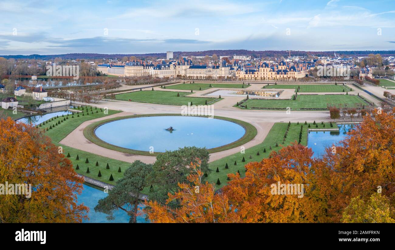 Francia, Senna e Marna, Fontainebleau, parco e Chateau Royal de Fontainebleau elencati come Patrimonio Mondiale dall'UNESCO, il Rond d'eau e Carre d'eau (aer Foto Stock